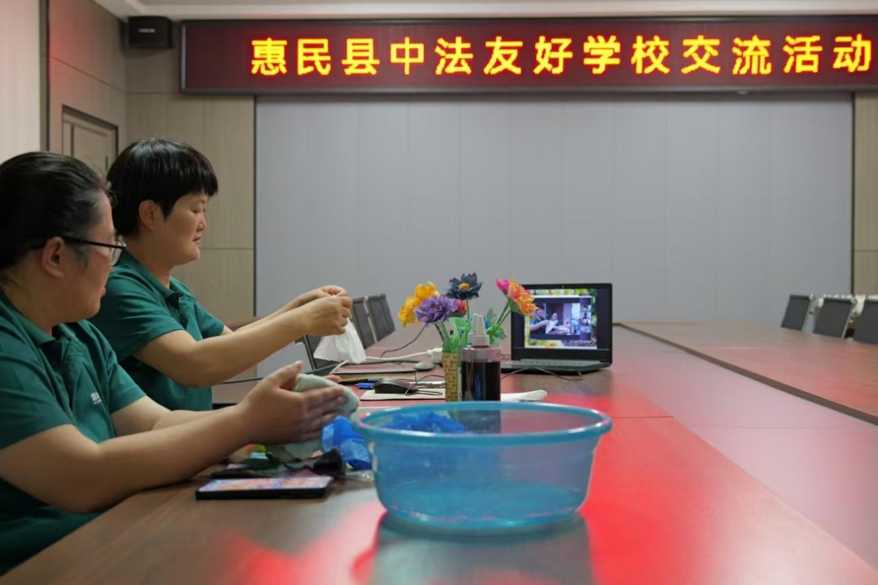 7b69a94cfbf41355faddf243a525425